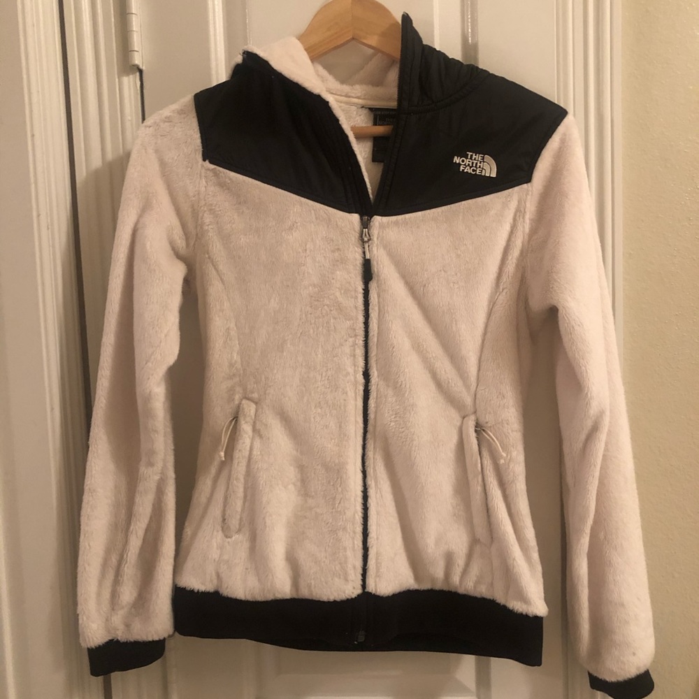 NORTH FACE. women’s fuzzy zip up.